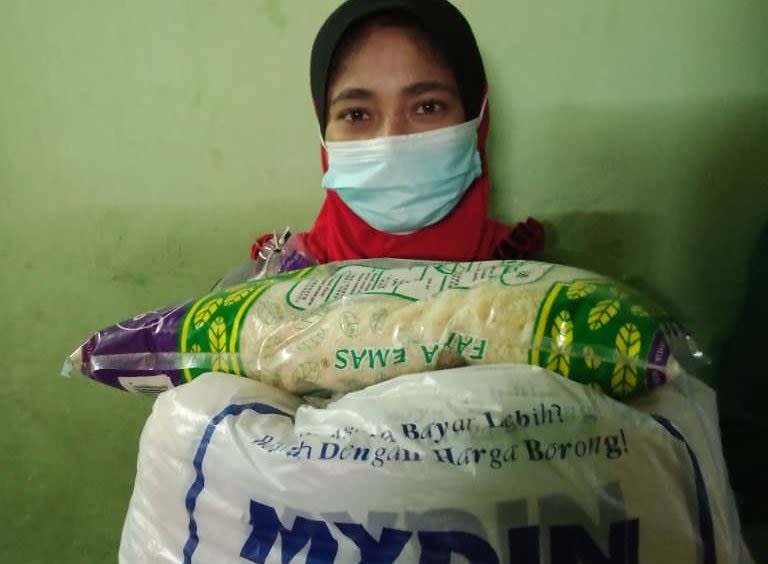 Groceries And Hope Delivered to Rohingya and Myanmar- Muslim Refugees