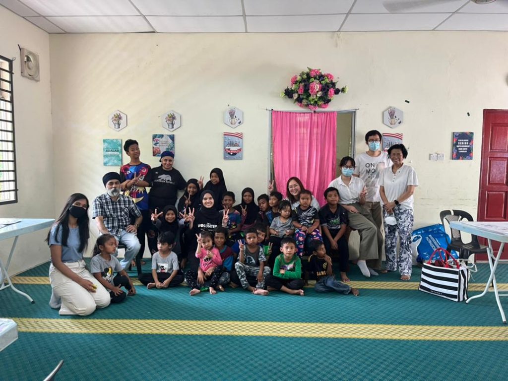 Uplift & AsiaHeroes Volunteers Spread Hope to the Children of Kg Changkat Bintang 