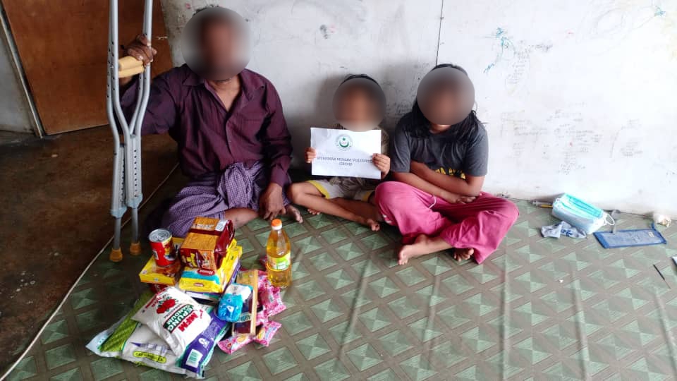 Myanmar Muslim Volunteer Group Receives Food Aid From BAC