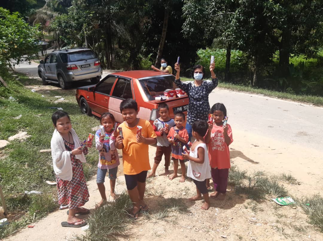 PAMAR  Distributes Groceries To Orang Asli In Tanjung Malim