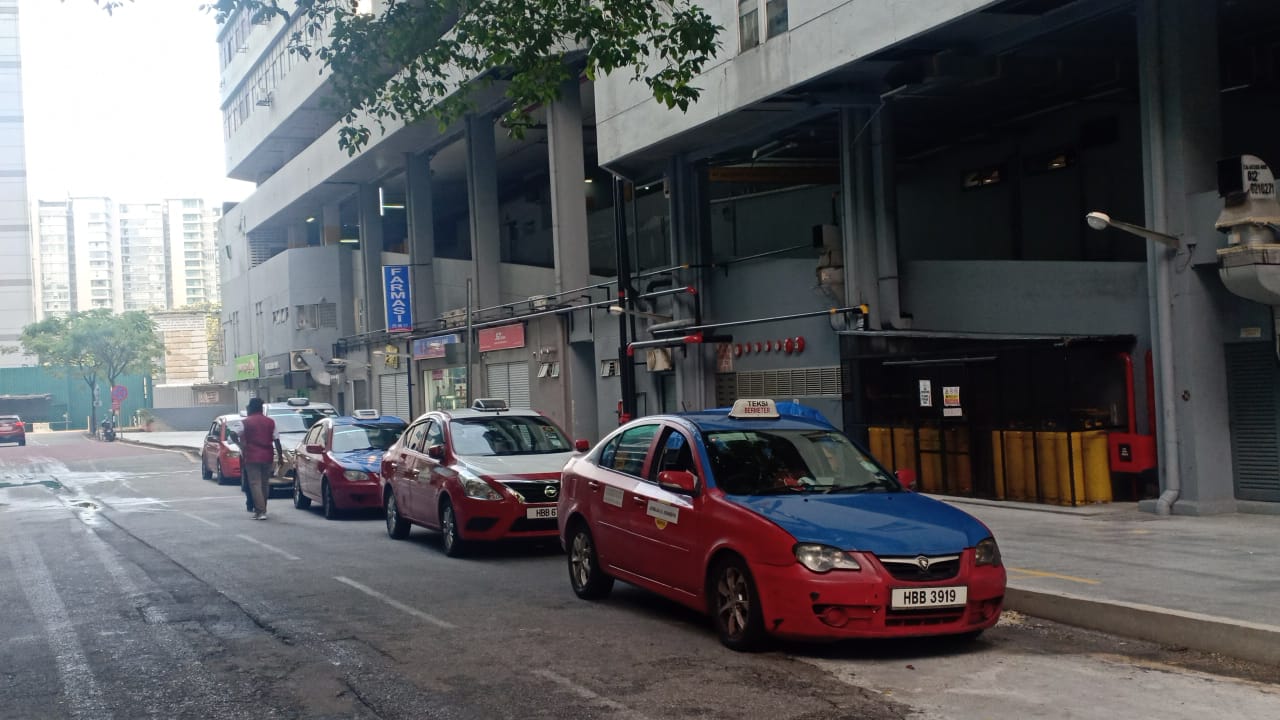 200 Taxi Drivers Receive Food Aid From FreeMakan