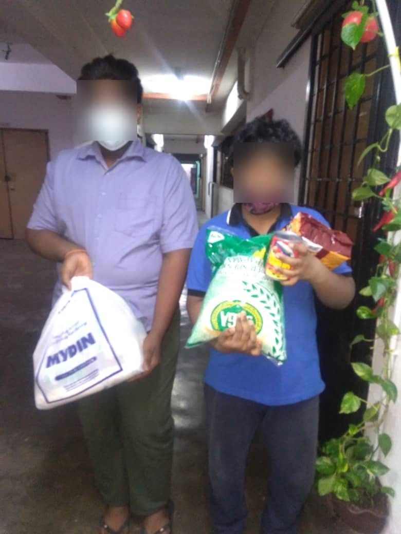 FreeMakan Partners With Social Worker To Provide Groceries For Families At PPR Taman Beringin